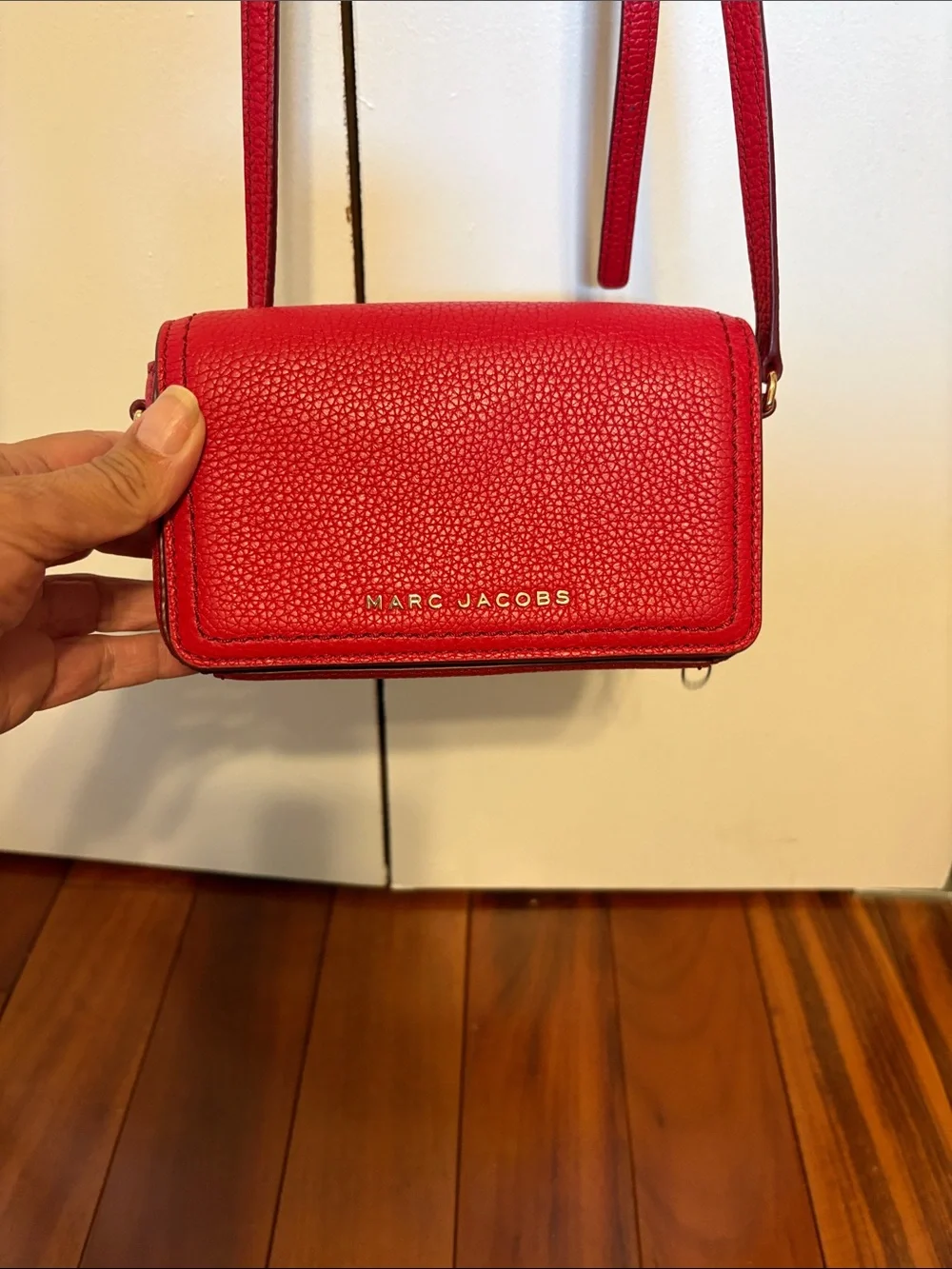 Marc Jacobs Red Pebbled Leather Mini Crossbody with Gold Logo - Picture 1 of 9